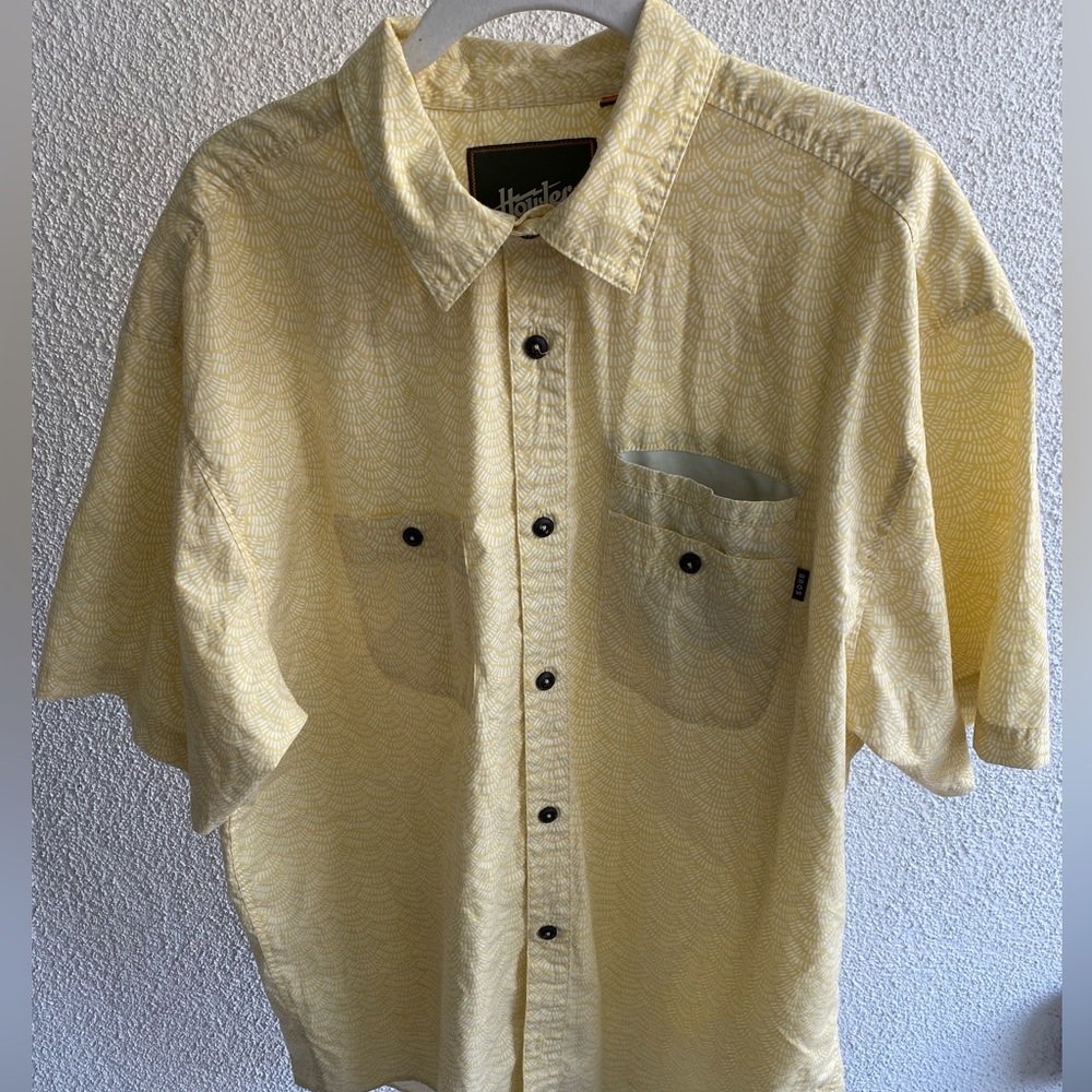 Howler Bros Yellow XL shirt